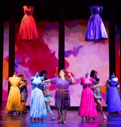 A group of women in dresses

Description automatically generated