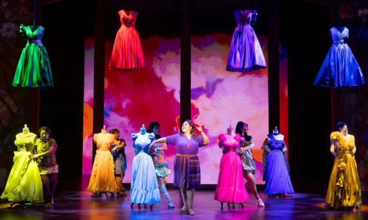 A group of women in dresses

Description automatically generated