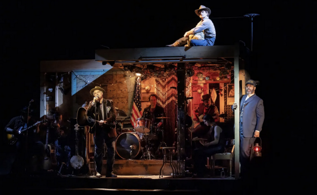 A group of people on a stage

Description automatically generated