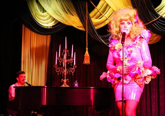 Hedda Lettuce – Big Queen Small Throne
