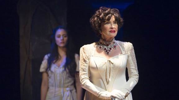 Chita Rivera Receives Distinguished Performance Award from Drama League at Star Studded Ceremony